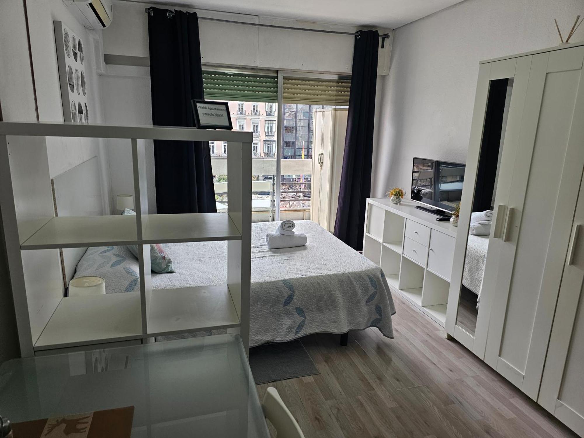 Estudio Doble Con Balcon En Madrid Centro Exterior foto